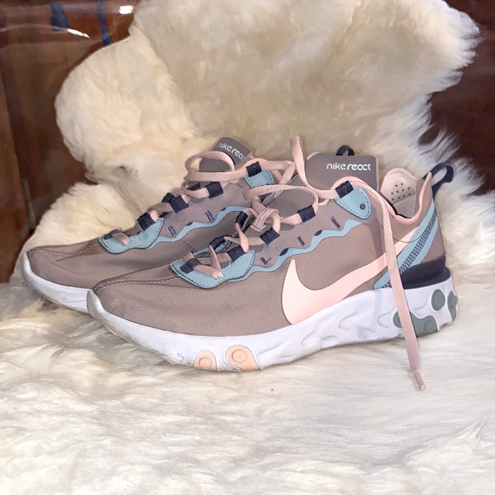 Nike react runner size 9